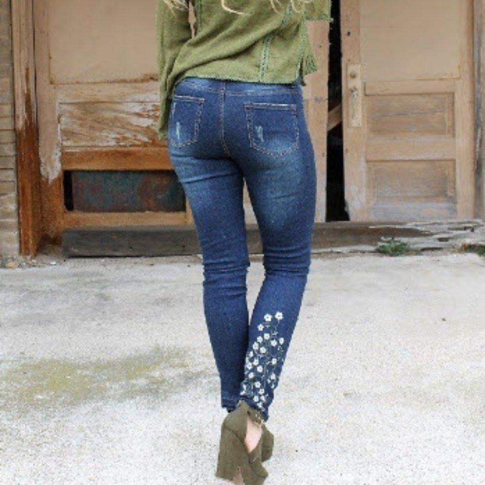 DONATED!! L&B distressed embroidered skinn - Picture 4 of 5